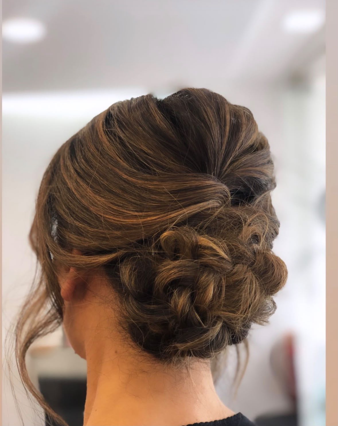Penteado de festa no salão Márcia Vieira Cabeleireiro, no Porto