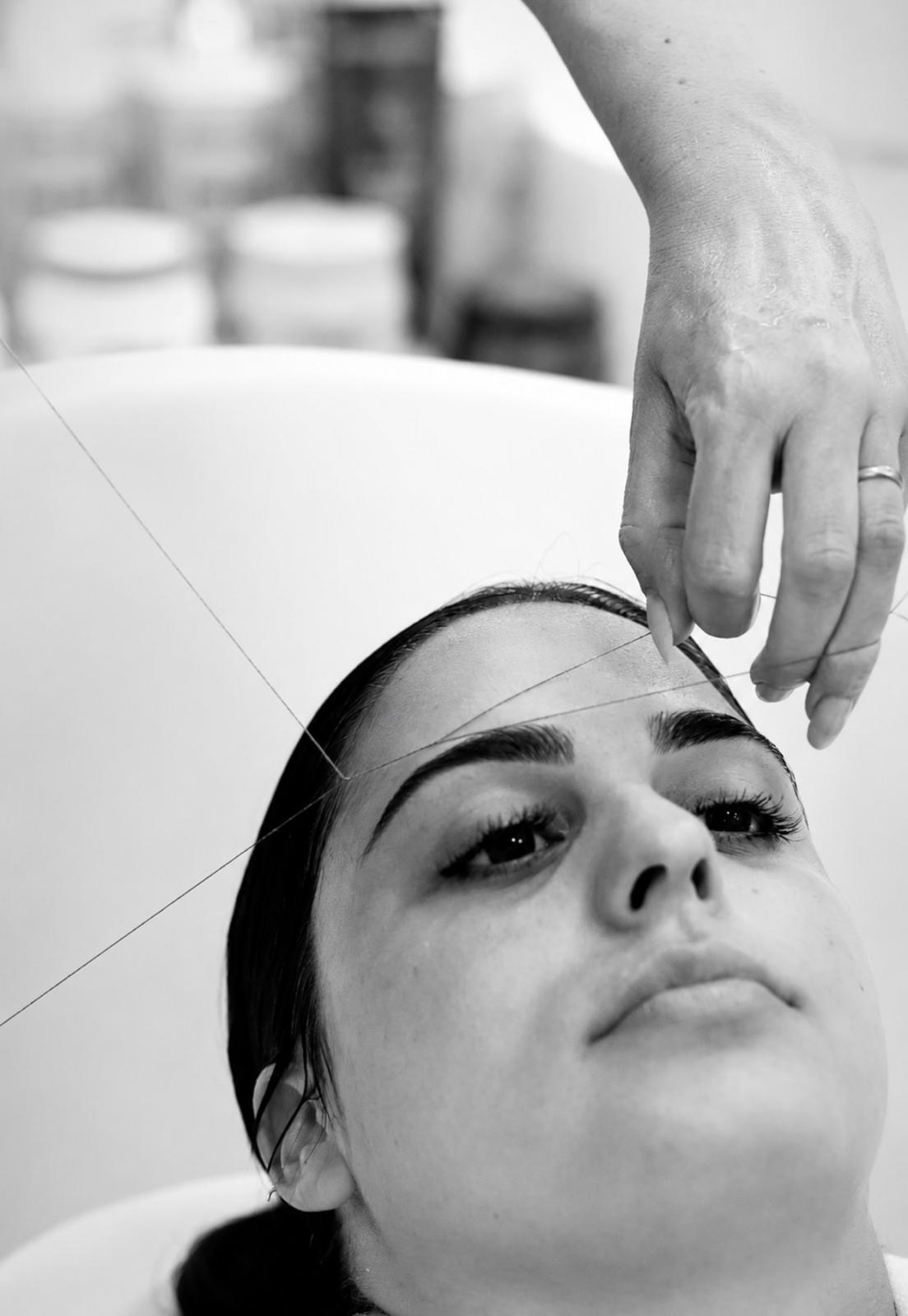 Threading de sobrancelha no salão Márcia Vieira Cabeleireiro, no Porto