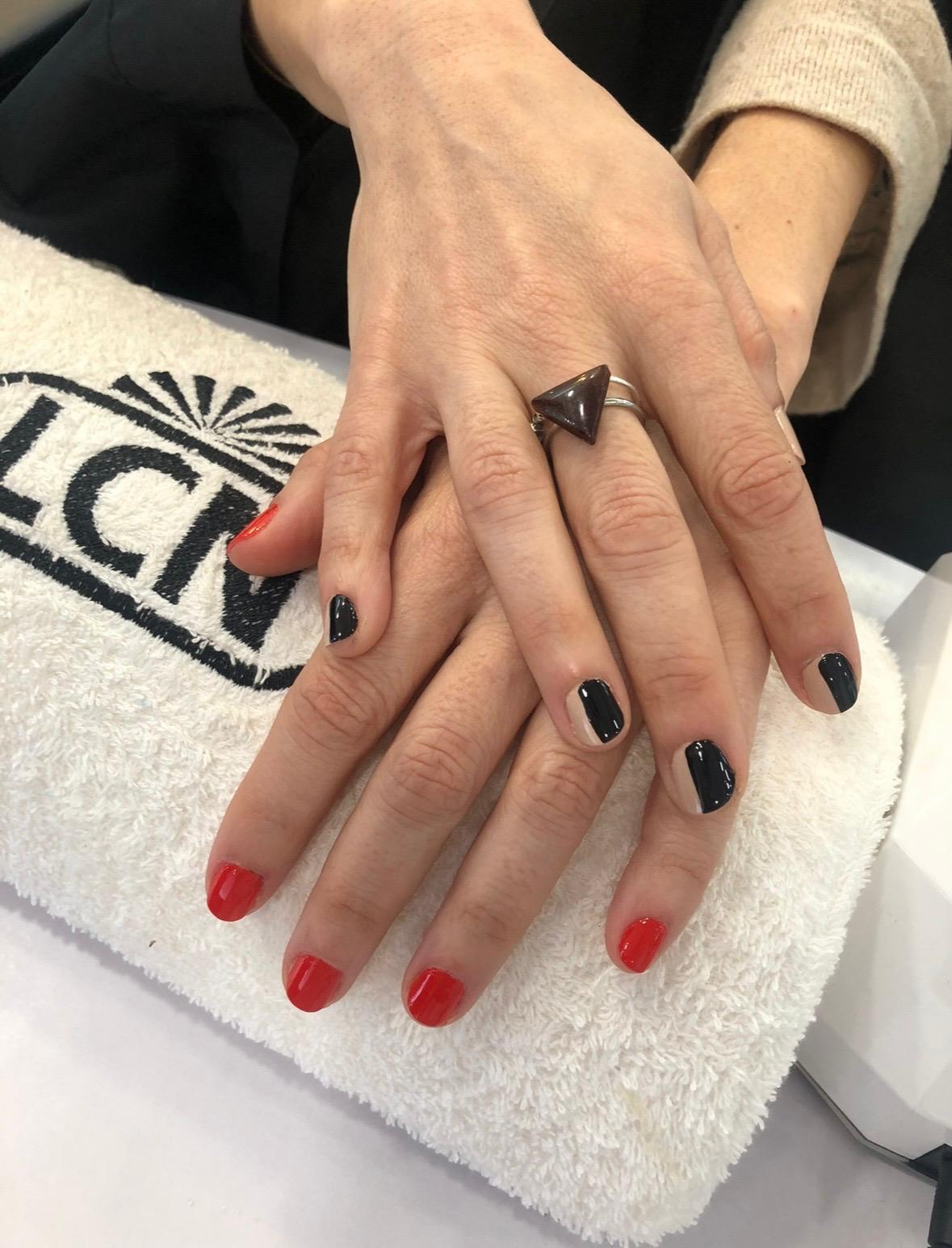 Manicure tradicional no salão Márcia Vieira Cabeleireiro, no Porto